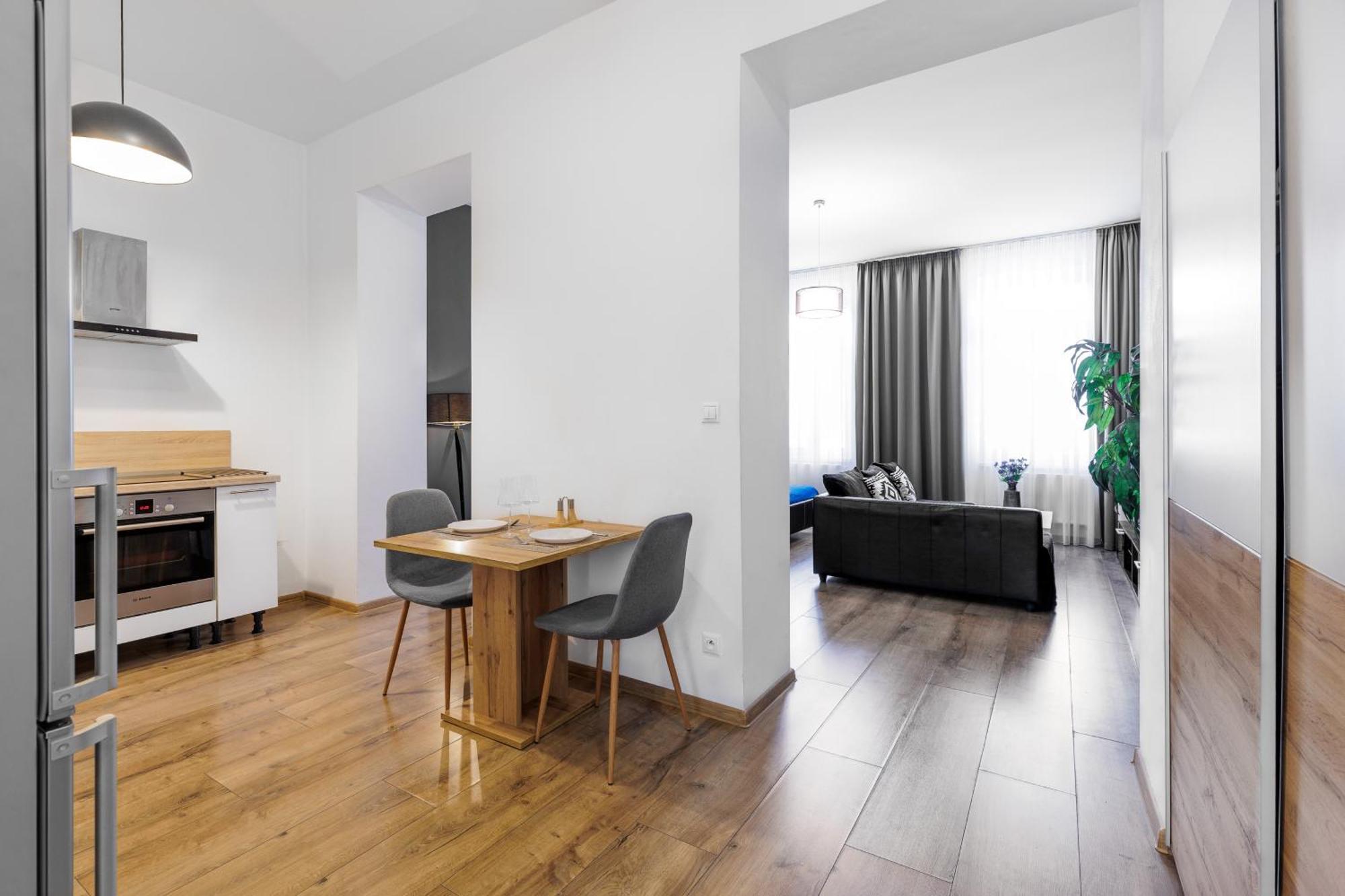 Skackava - Beautiful New Apartment In Direct Centrum, 24H Self Check-In Banska Bystrica Exterior photo