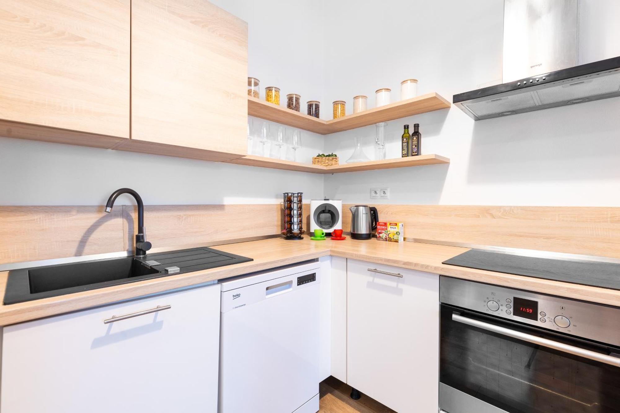Skackava - Beautiful New Apartment In Direct Centrum, 24H Self Check-In Banska Bystrica Exterior photo